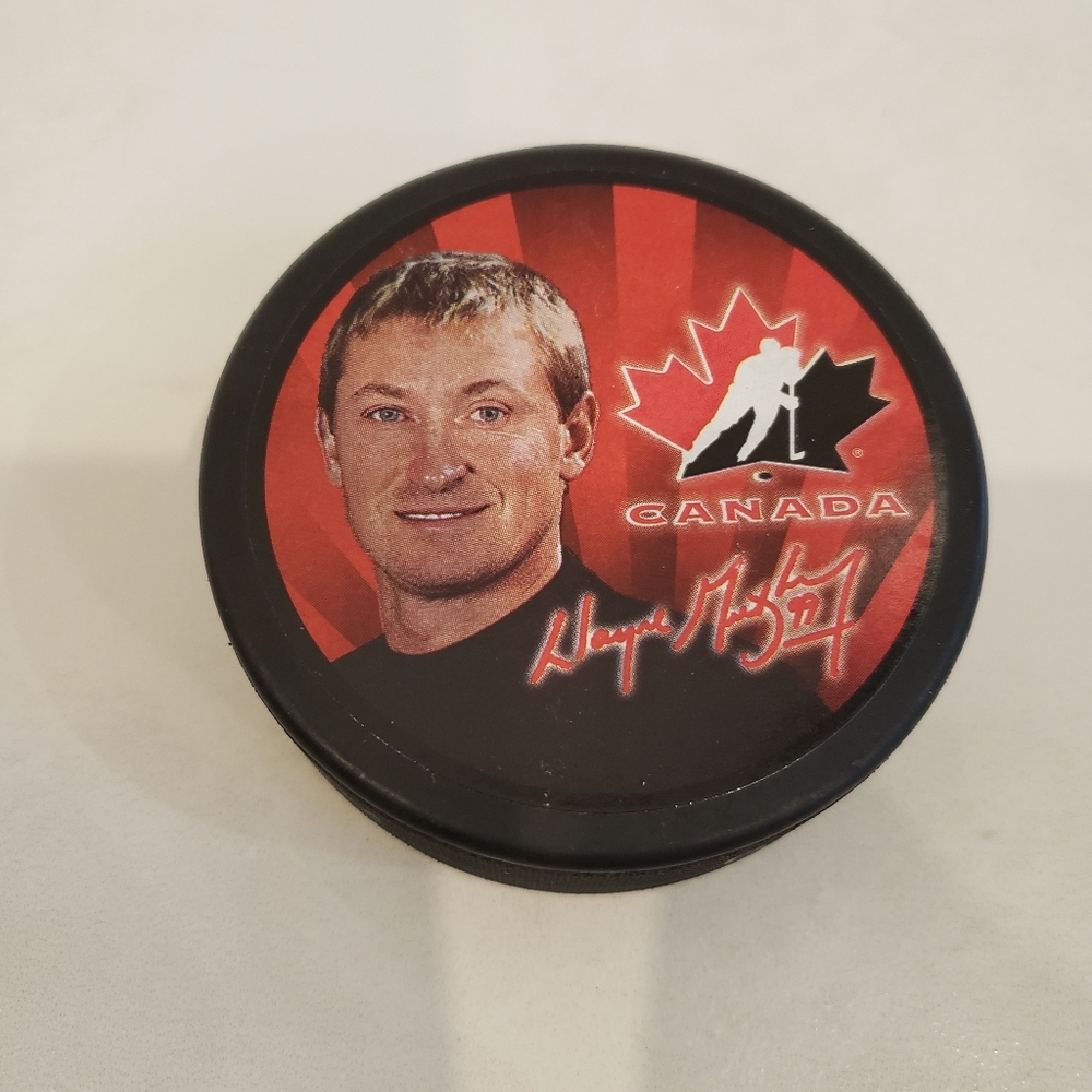 2002 Mcdonald's Team Canada Wayne Gretzky Olympic Puck
